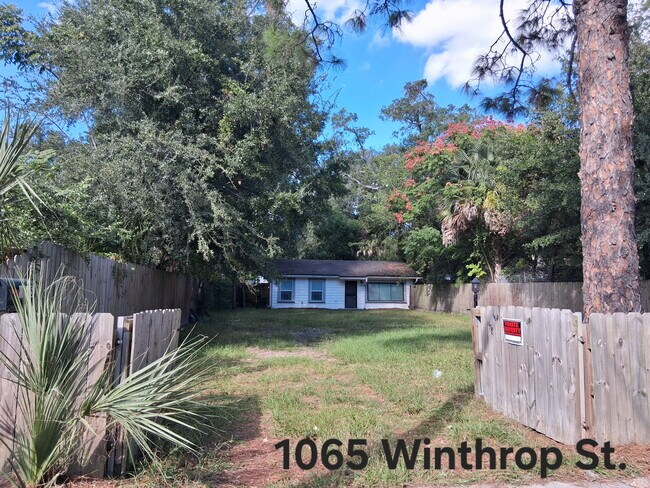 Building Photo - 1065 Winthrop St