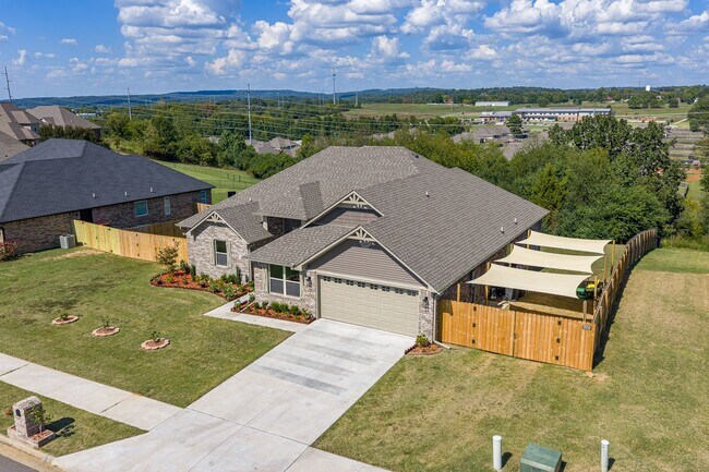 Foto del edificio - Modern Living: Spacious 5 Bed, 2 Bath Home...