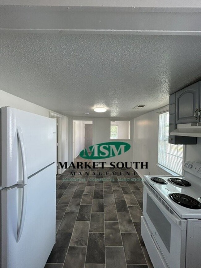 Building Photo - AFFORDABLE WESTSIDE HOME