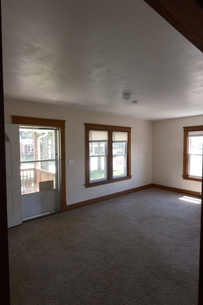 Building Photo - 840-840 Woodbine Ave SE