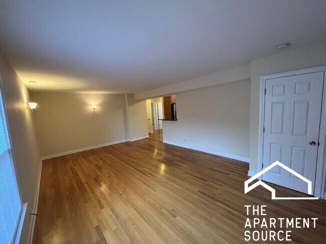 Foto del edificio - 8031 N Kenton Ave