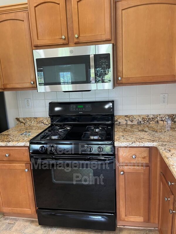 Foto del edificio - 3015 Millpine Ct NE