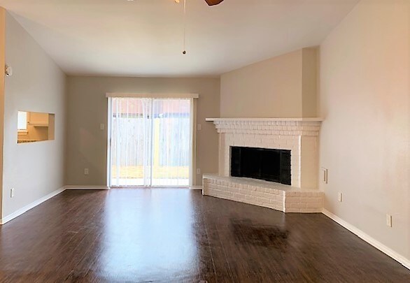 Foto del edificio - 11822 Perry Rd, Houston, TX 77064