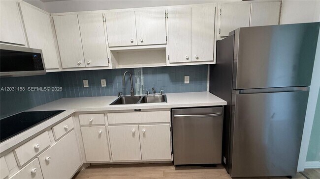 Foto del edificio - 400 Kings Point Dr