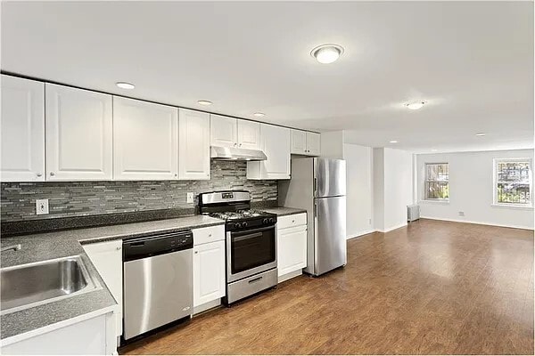 Building Photo - 447 Degraw St