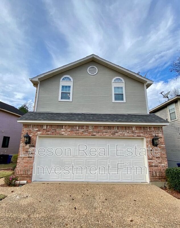 Foto del edificio - 5706 Wood Ridge Dr