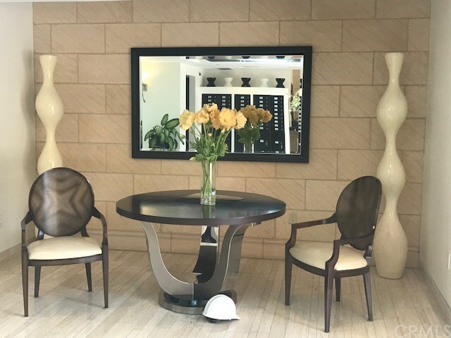 Foto del edificio - 250 S De Lacey Ave