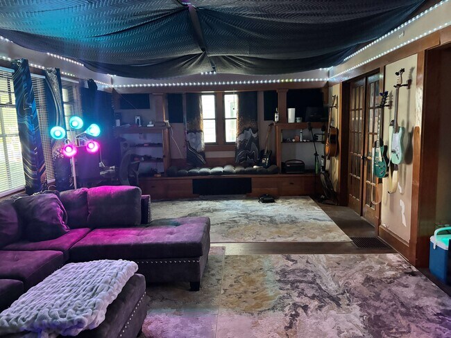 Foto del edificio - 405 N Salisbury St