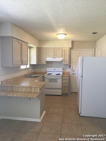 Building Photo - 703 Woodcrest Cir
