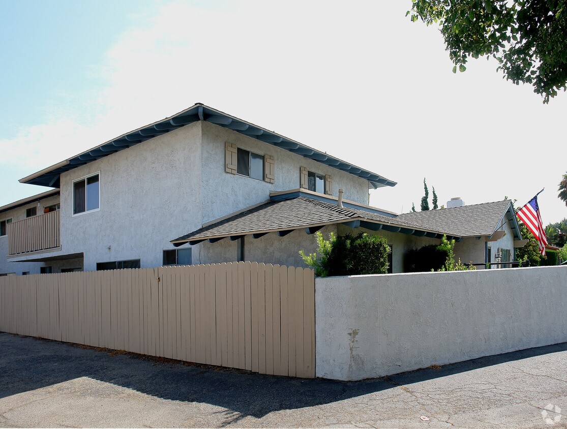 Foto del edificio - 429 W Kelly Ave