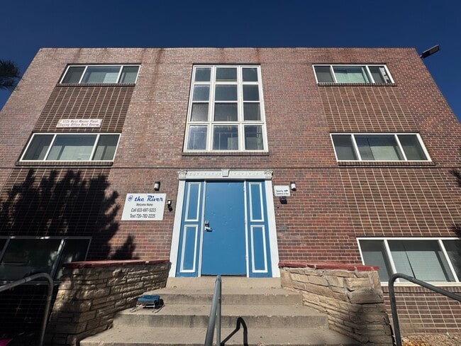 Foto del edificio - At the River