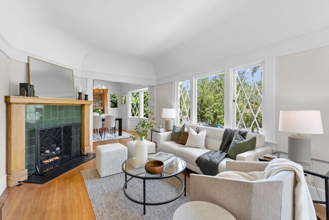 Foto del edificio - Restored Mission Hills Stunner