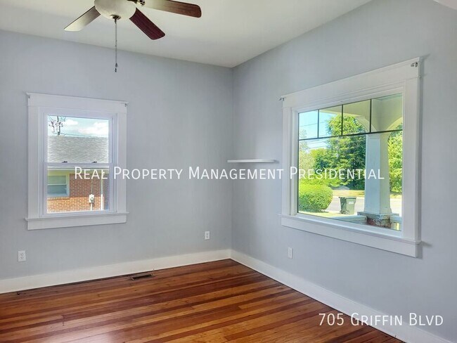 Foto del edificio - 705 Griffin Blvd