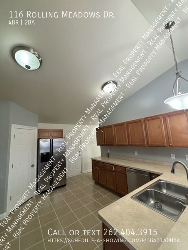Building Photo - Luxury 4 Bedroom Single Family Home w/ Lar...