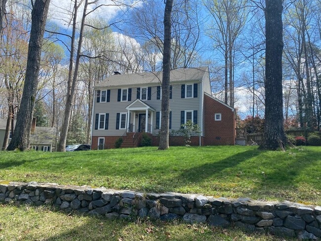 Building Photo - Absolutely Stunning 4bdrm/2.5bth Colonial ...
