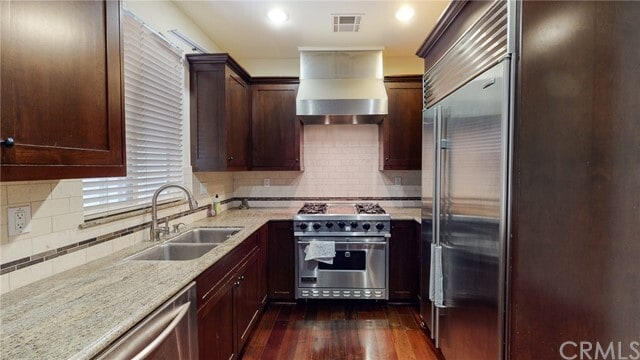 Building Photo - 2255 Fox Hills Dr