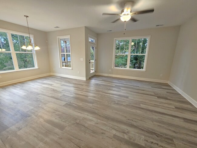 Building Photo - 121 Marianne Ln