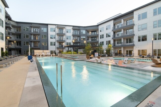 Building Photo - Diamond Flats