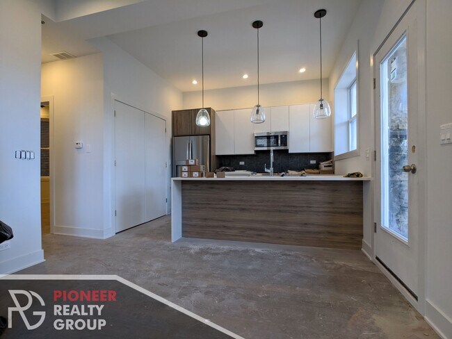 Foto del edificio - 2121 W Belmont Ave