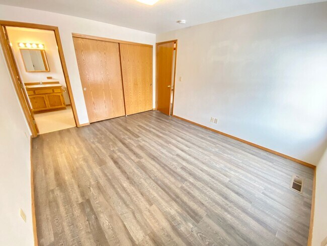 Foto del edificio - Charming 3 Bedroom/ 2 Bath Home with 2 car...