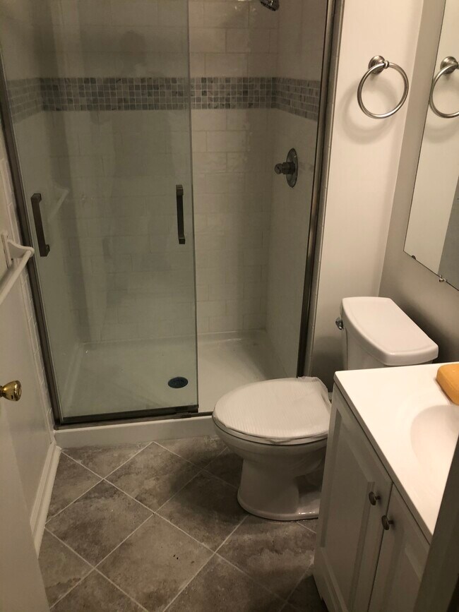 Master bathroom - 9619 Lambeth Ct