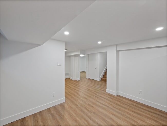 Photo du bâtiment - 167 Rosedale Ave