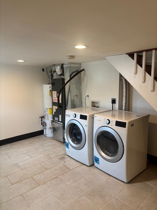 Foto del edificio - 2939 E Monument St