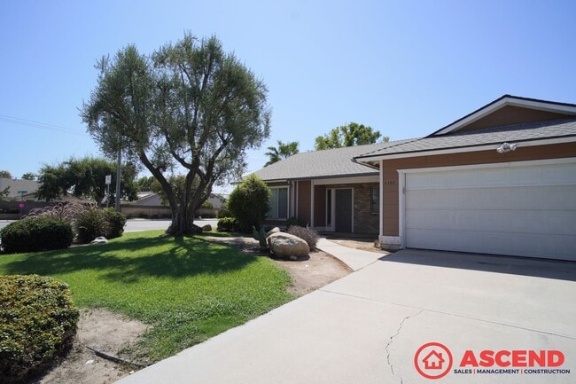 Building Photo - Lovely Home In Southwest Bakersfield!