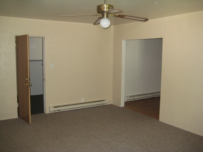 Interior Photo - 311 Carson St
