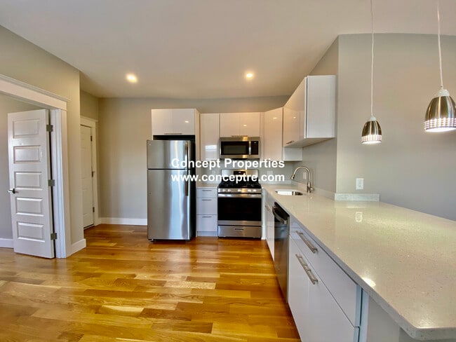 Building Photo - 167 Hampshire St