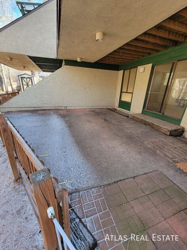 Foto del edificio - 406 Columbia Rd