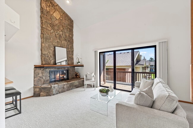 Living Room - 501 Manhattan Dr