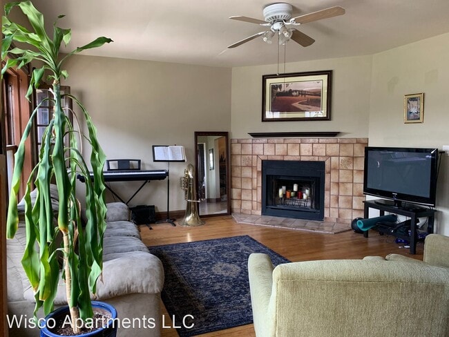 Building Photo - 1614 E Royall Pl