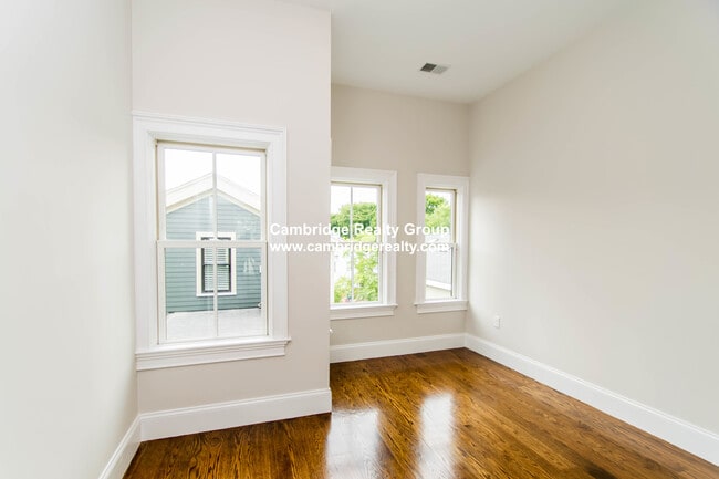 Building Photo - 131 Columbia St