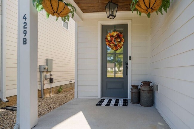 Foto del edificio - 429 Westboro Dr