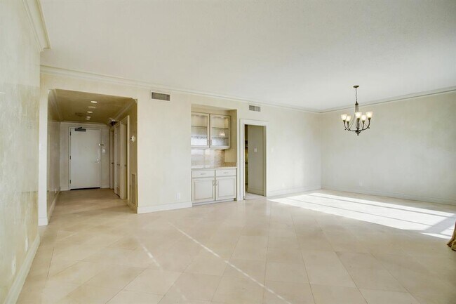 Foto del edificio - 651 Bering Dr