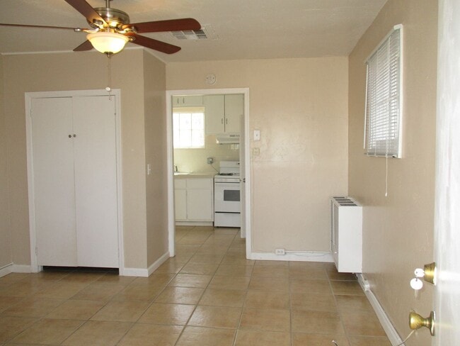 Foto del edificio - 117 W Robertson Rd