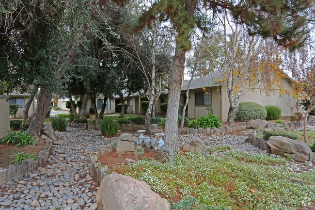 Foto del edificio - Myerwood Apartment Homes