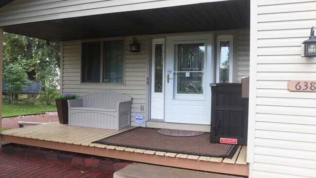Front Entry - 6380 7th St NE