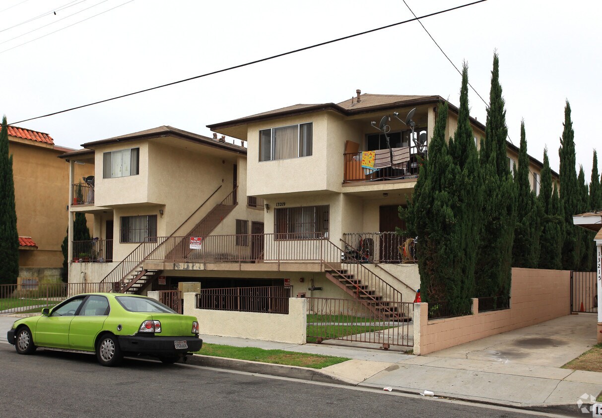 Primary Photo - 13219-13221 Doty Ave