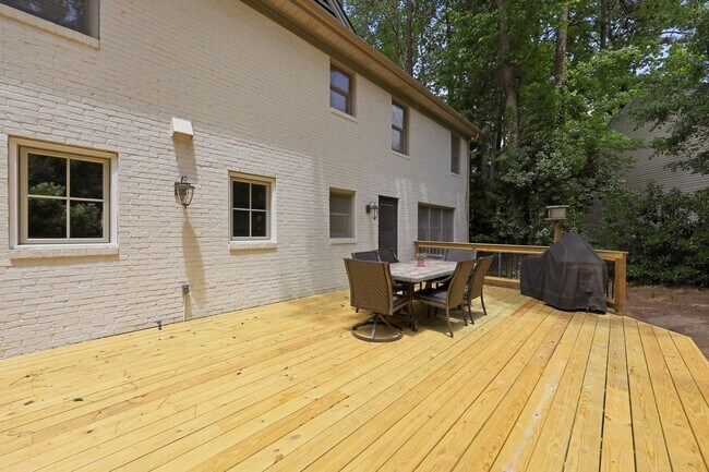 Foto del edificio - Stunning 5BR Inside-the-Beltline Retreat Near Crabtree & North Hills!