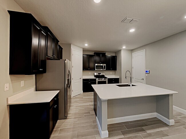 Foto del edificio - 421 Rivercliff Trl