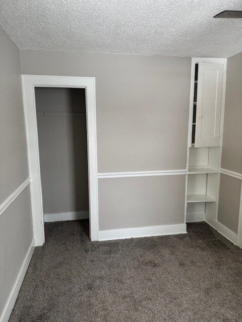 Foto del edificio - 1856 S Rundle Ave