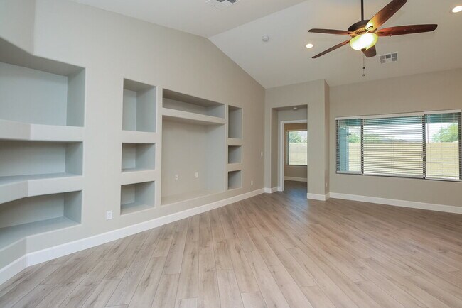 Building Photo - 1846 W Half Moon Cir