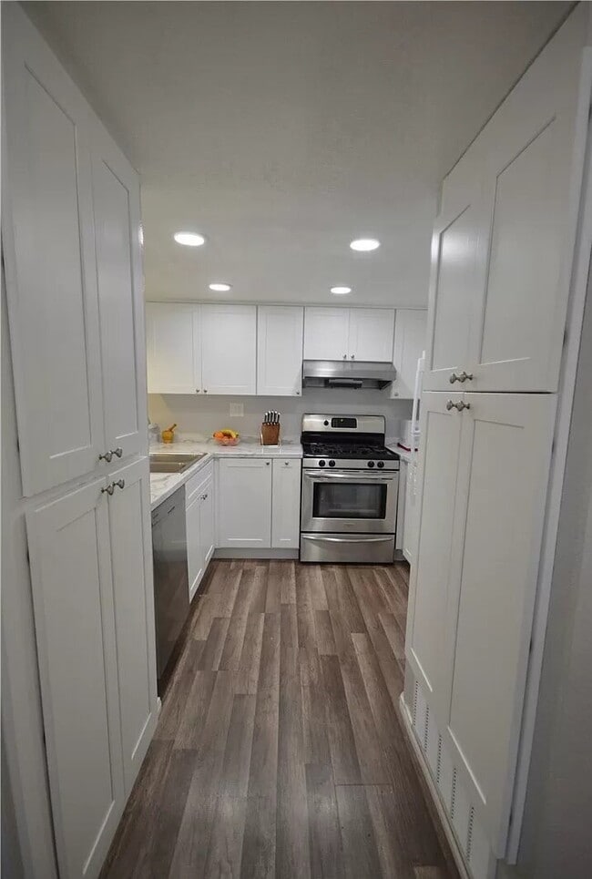 Building Photo - Sophisticated Space Designed for Comfort