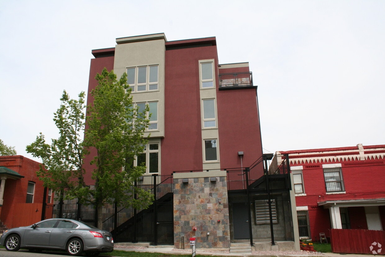 Primary Photo - 3040 Zuni St