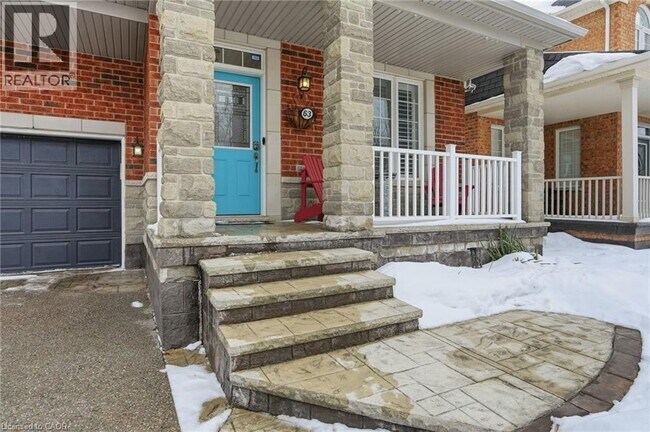 Photo du bâtiment - 63 Fowler Dr