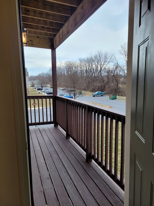 Building Photo - 670 Bassett Dr