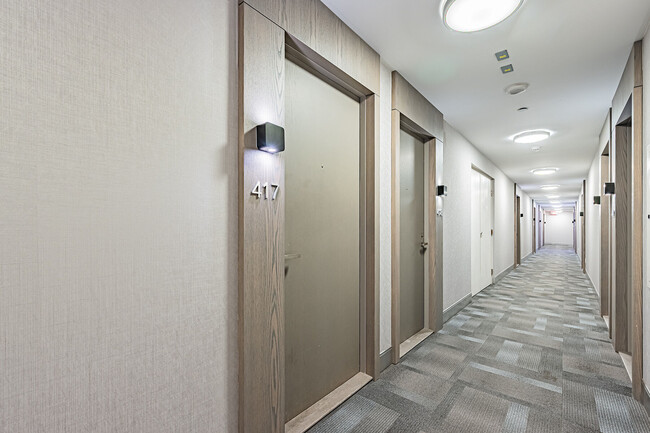 Photo du bâtiment - 501 St Clair Ave W