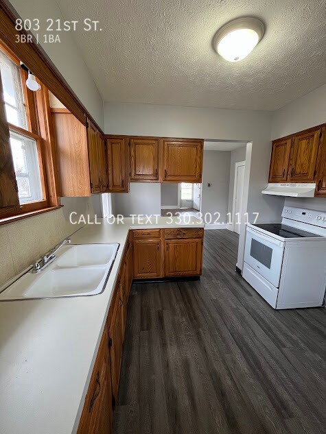 Building Photo - 803 21st St NW